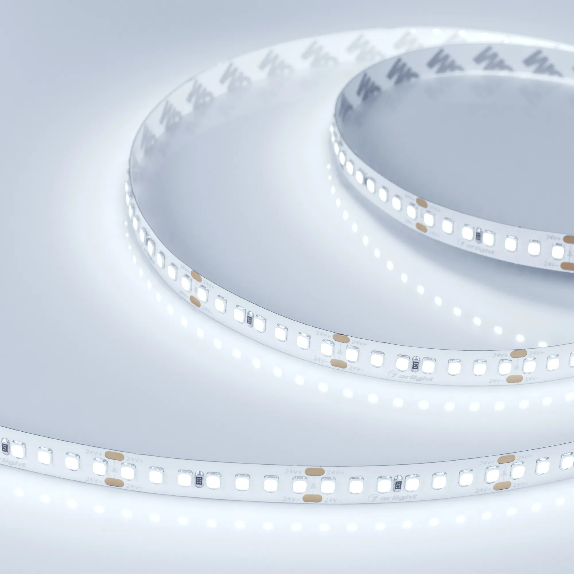 Лента светодиодная RT 2-5000 24V Cool 8K 3x (2835, 840 LED, LUX) (Arlight, 17 Вт/м, IP20) - изображение товара